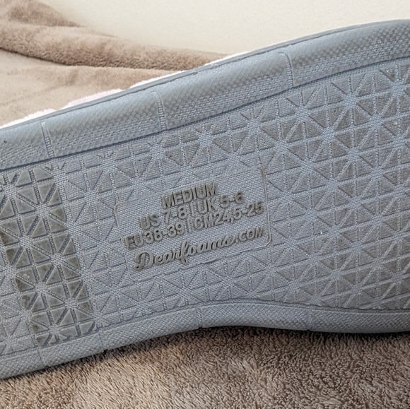 Dearfoam Quilted Slippers - Picture 2 of 2